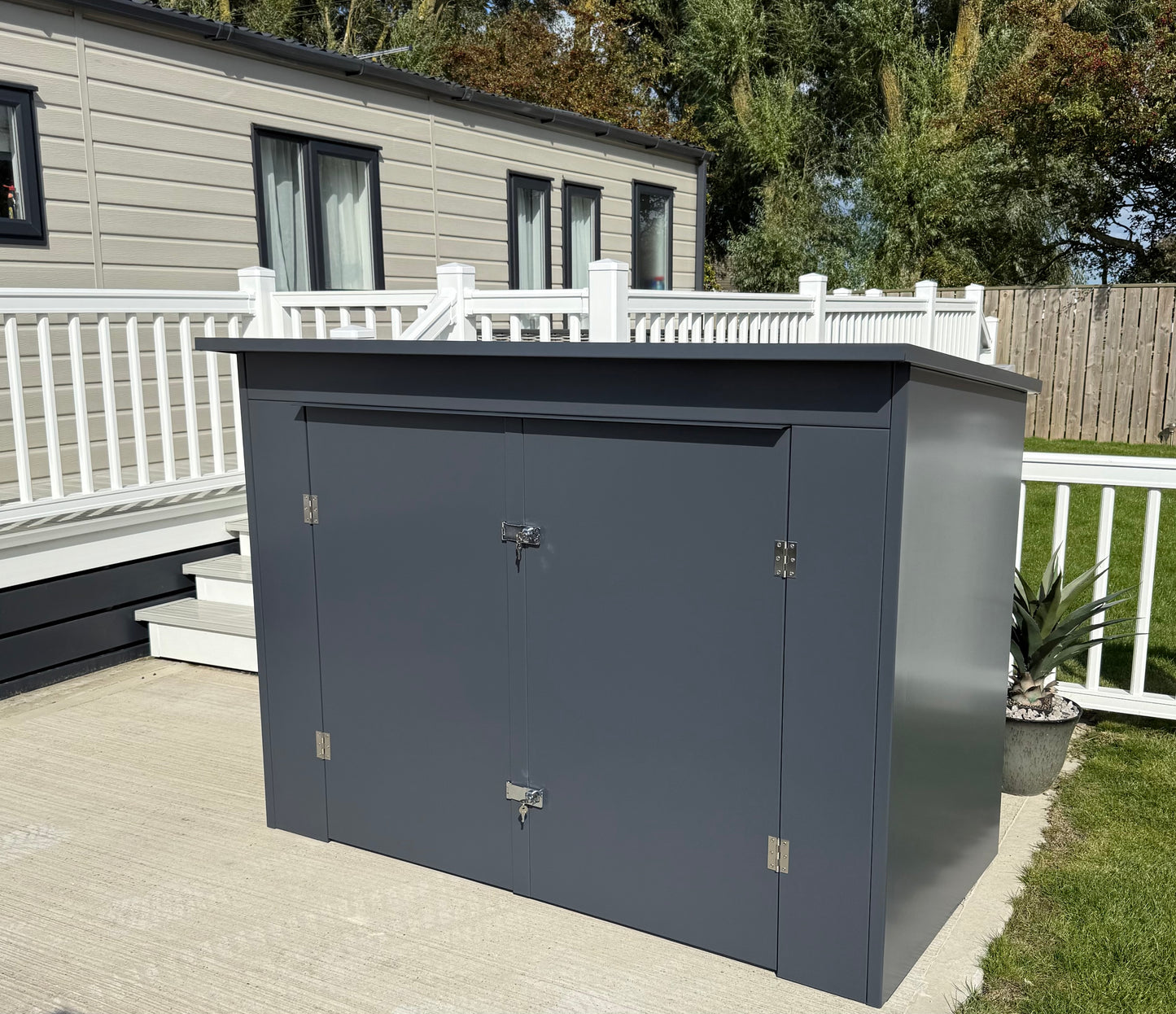 Static Metal Shed